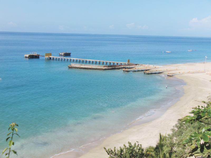 Vista de Crash Boat Beach en Aguadilla